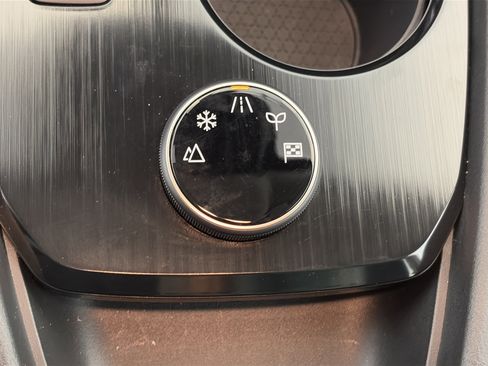 Used 2025 Nissan Rogue SV image 25