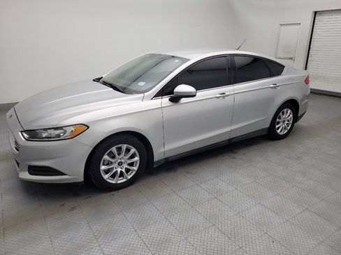Used 2016 Ford Fusion S image 2