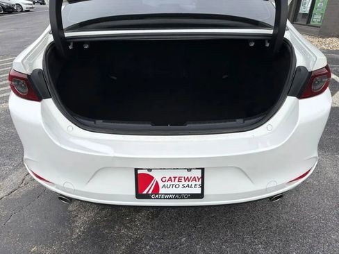 Used 2019 MAZDA MAZDA3 Sedan FWD image 9
