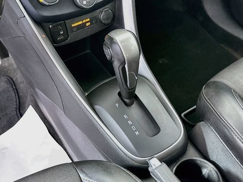 Used 2020 Chevrolet Trax LT w/ Sun & Sound Package FWD image 20