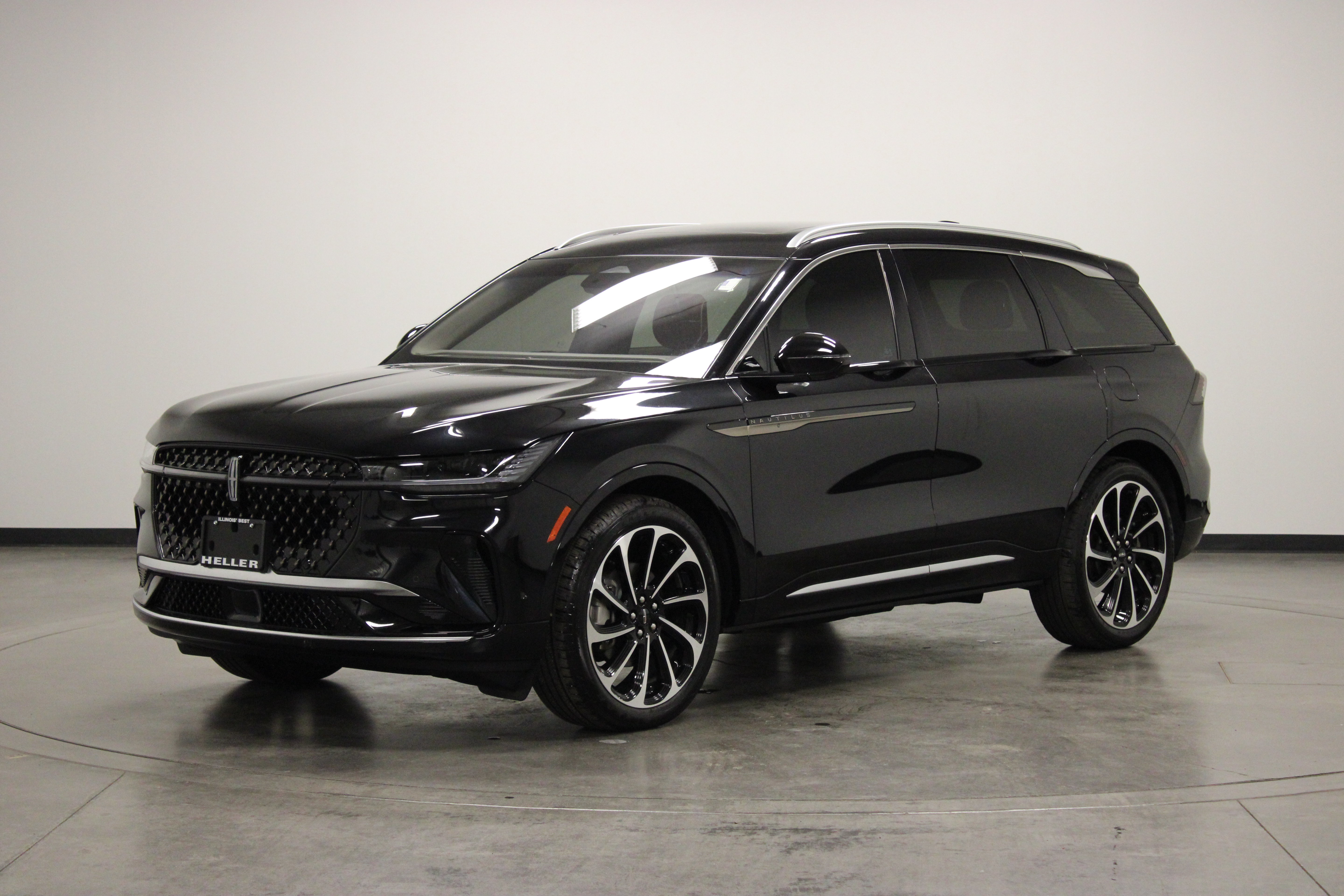 Used 2024 Lincoln Nautilus Black Label AWD/4WD image 4