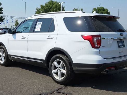 Used 2018 Ford Explorer XLT w/ Equipment Group 202A FWD image 6