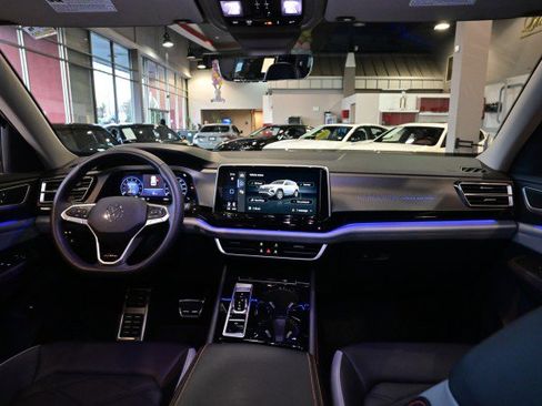 Used 2024 Volkswagen Atlas Peak Edition SE image 29