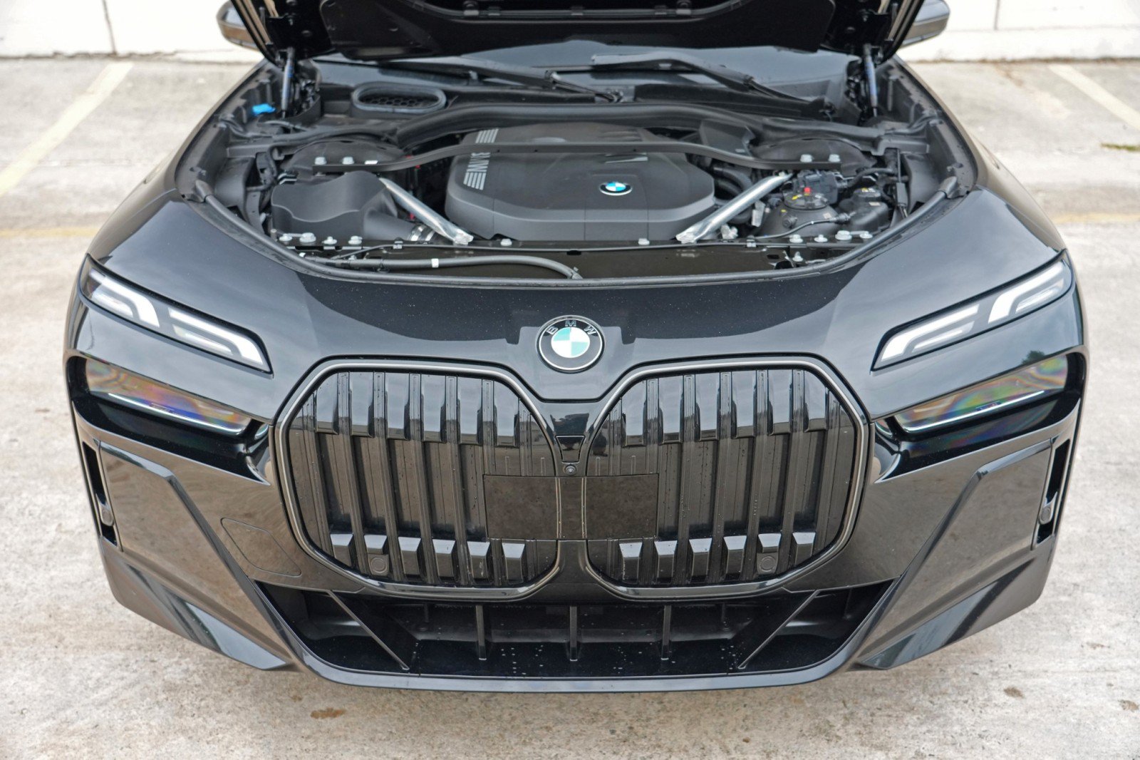 Used 2025 BMW 740i w/ Premium Package RWD image 8