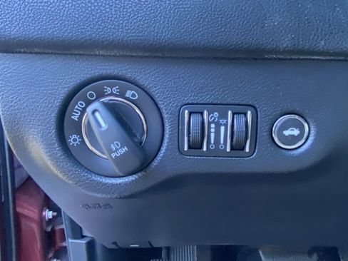 Used 2016 Chrysler 300 C image 13