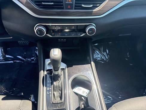Used 2024 Nissan Altima 2.5 SV FWD image 18