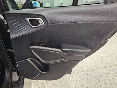 Used 2020 Kia Soul S image 27