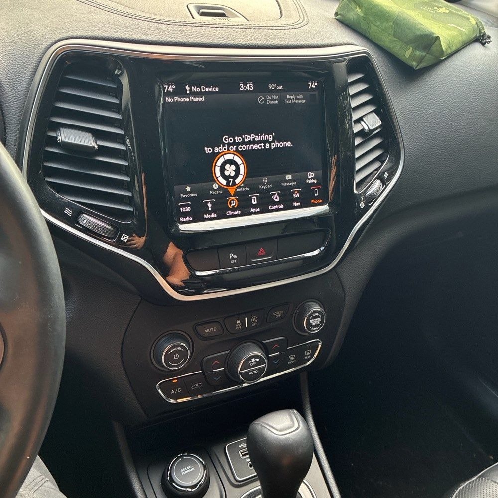Used 2019 Jeep Cherokee Limited AWD/4WD image 10