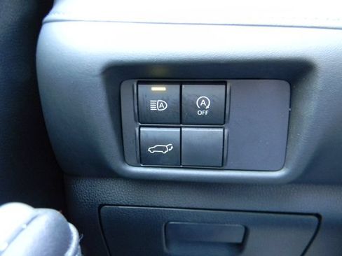 Used 2023 Toyota Highlander XLE AWD/4WD image 15