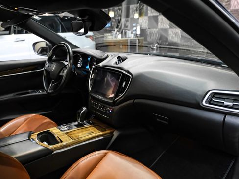 Used 2017 Maserati Ghibli RWD image 10