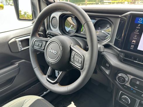 Used 2024 Jeep Wrangler Unlimited AWD/4WD image 39