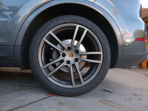 Used 2019 Porsche Cayenne image 25