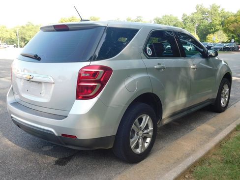 Used 2017 Chevrolet Equinox LS FWD image 4