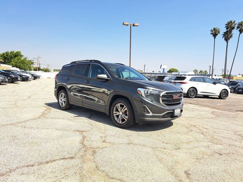Used 2018 GMC Terrain SLE w/ Driver Convenience Package image 2
