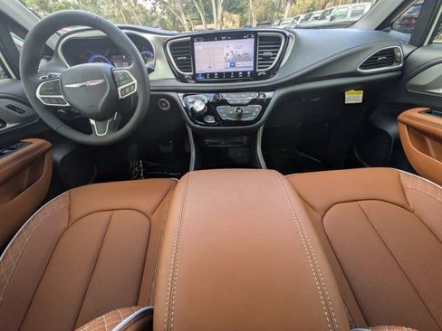 New 2026 Chrysler Pacifica Pinnacle w/ Trailer Tow Group image 13
