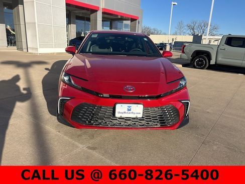 Used 2025 Toyota Camry SE image 2