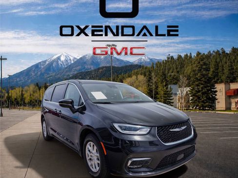 Used 2023 Chrysler Pacifica Touring-L FWD image 1