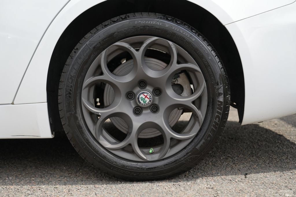Used 2017 Alfa Romeo Giulia AWD image 14