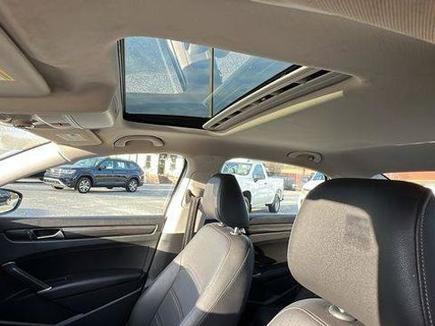 Used 2020 Volkswagen Passat 2.0T R-Line image 15