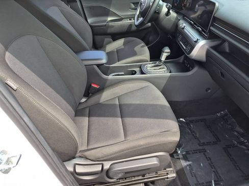 Used 2025 Hyundai Kona SEL FWD image 31