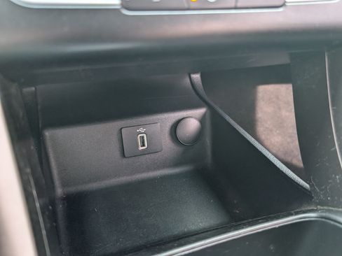 Used 2017 Ford Fusion SE w/ Fusion SE Technology Package FWD image 18