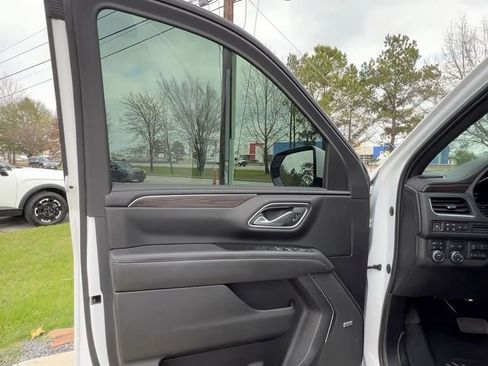 Used 2022 Chevrolet Suburban LT w/ Luxury Package image 35