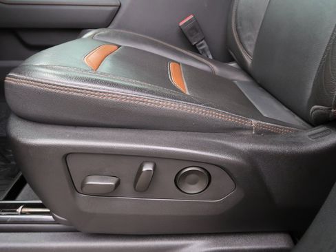 Certified 2022 GMC Sierra 1500 AT4 w/ AT4 Premium Package image 11