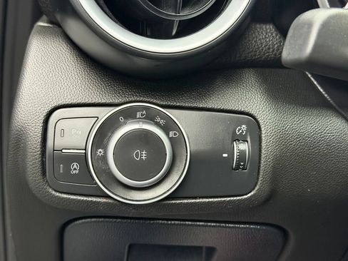 Used 2020 Alfa Romeo Giulia RWD image 30