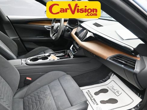 Used 2022 Audi e-tron GT Premium Plus image 37
