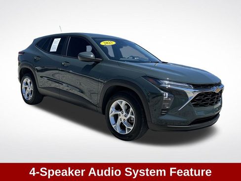 Used 2025 Chevrolet Trax LS w/ LS Convenience Package image 8