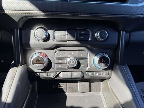 Used 2022 GMC Yukon XL AT4 image 24