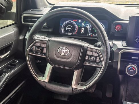 Certified 2025 Toyota Tacoma TRD Off-Road image 18