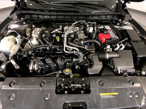 Used 2025 Nissan Altima 2.5 SV FWD image 10