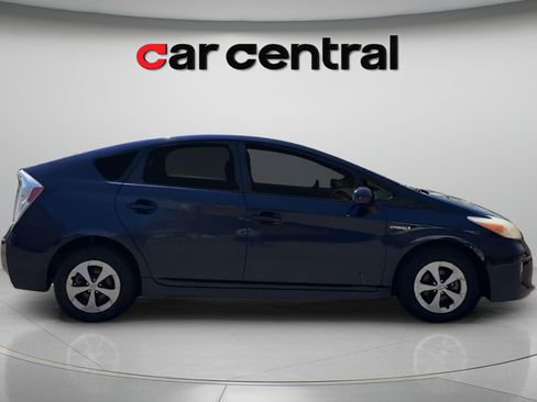 Used 2012 Toyota Prius Two FWD image 6