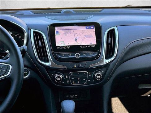 Used 2024 Chevrolet Equinox Premier FWD image 8