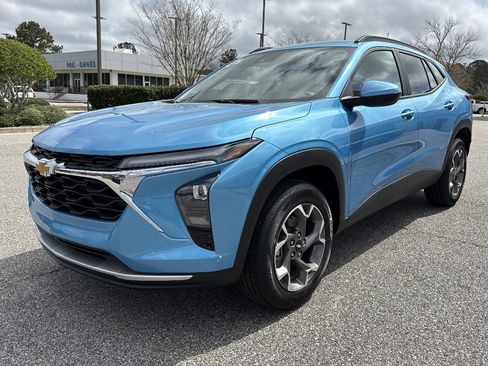 New 2026 Chevrolet Trax LT w/ Driver Confidence Package FWD image 7
