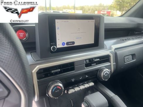 Used 2025 Toyota Tacoma TRD Off-Road image 13