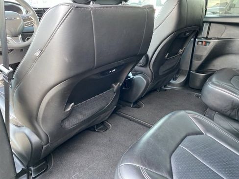 Certified 2025 Chrysler Pacifica Select image 28