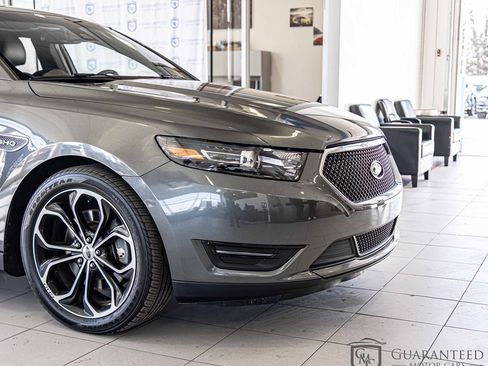 Used 2018 Ford Taurus SHO image 4