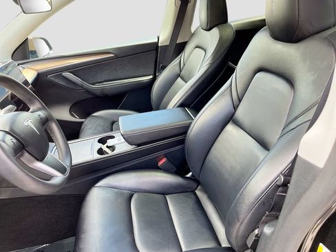 Used 2024 Tesla Model Y Long Range AWD/4WD image 21