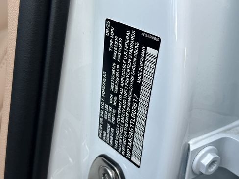 New 2026 Porsche Macan image 32