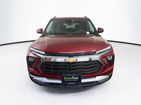 Used 2025 Chevrolet TrailBlazer LT FWD image 2