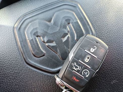 Used 2019 RAM 1500 Laramie image 32