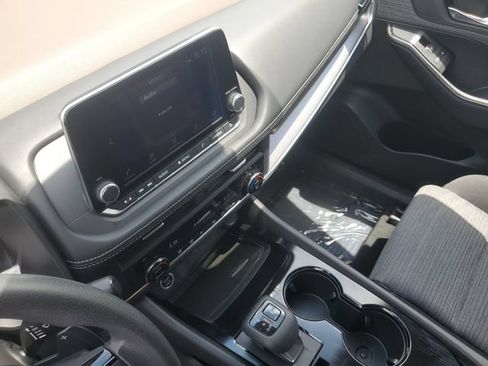 Used 2023 Nissan Rogue SV FWD image 19
