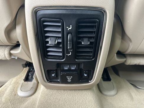 Used 2020 Jeep Grand Cherokee Limited w/ Luxury Group II image 28