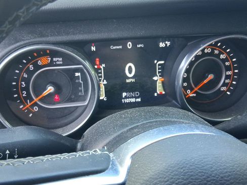 Used 2018 Jeep Wrangler Unlimited Sahara AWD/4WD image 12