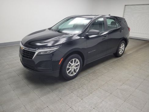 Used 2023 Chevrolet Equinox LS AWD/4WD image 2