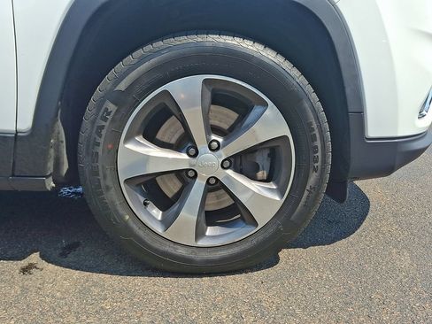 Used 2019 Jeep Cherokee Limited AWD/4WD image 8