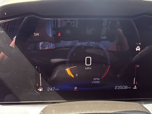 Used 2025 Chevrolet Trax LT w/ LT Convenience Package FWD image 15