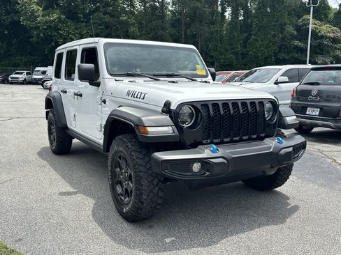 Used 2023 Jeep Wrangler Unlimited w/ Sun & Screen Package AWD/4WD image 2